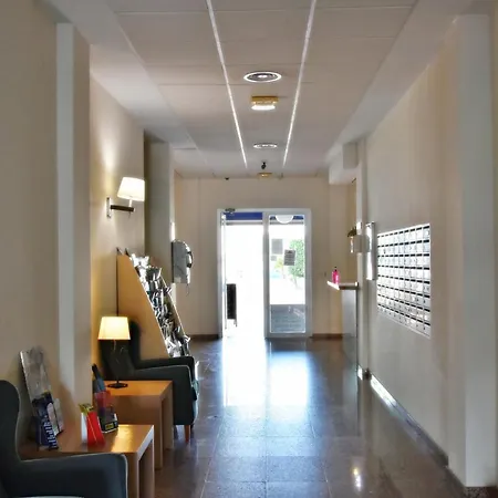 Apartment He Strip *